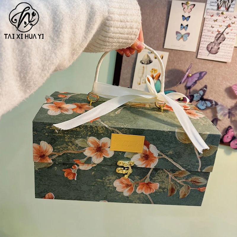 Oil painting bronzing Chinese relief advanced light luxury happy candy box with hand gift custom portable gift box red fabric source manufacturer