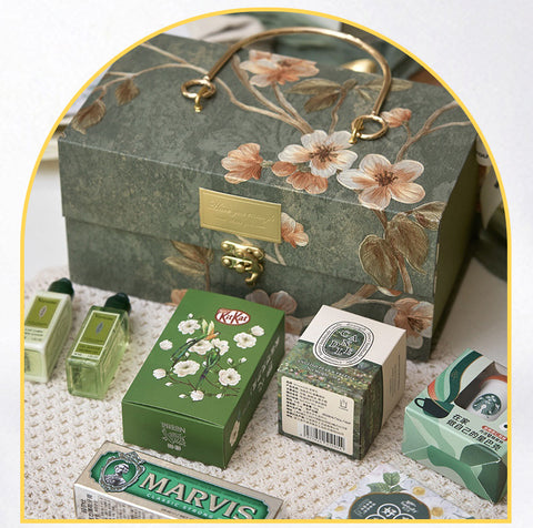 Oil painting bronzing Chinese relief advanced light luxury happy candy box with hand gift custom portable gift box red fabric source manufacturer
