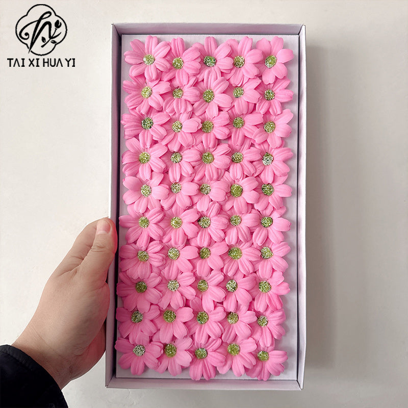 Valentine's Day bouquet gift box packaging materials wholesale, chamomile soap flower head materials wholesale factory direct sales Main image