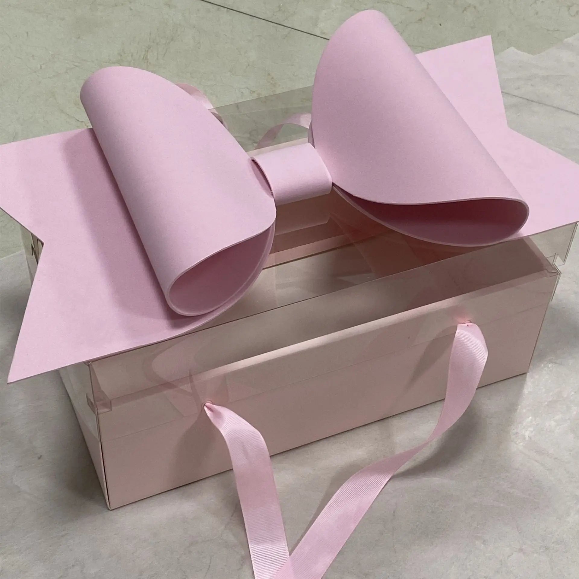Eco-Friendly Recyclable Kraft Paper Flat Fruit and Flower Gift Box with Bow Valentine's Day Rose Box Handheld Flower Cake Box