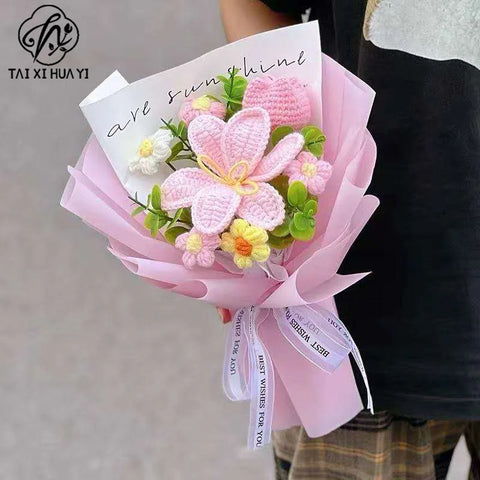 Finished Hand-knitted Soft Eco-friendly Flower Knitting Gift Yarn Bridal Bouquet Crochet Flowers for Valentine's Day