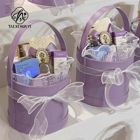 Elegant Handheld Leather Hug Boxes Paper Souvenir Flower Gift Boxes with Round Bucket for Bouquets