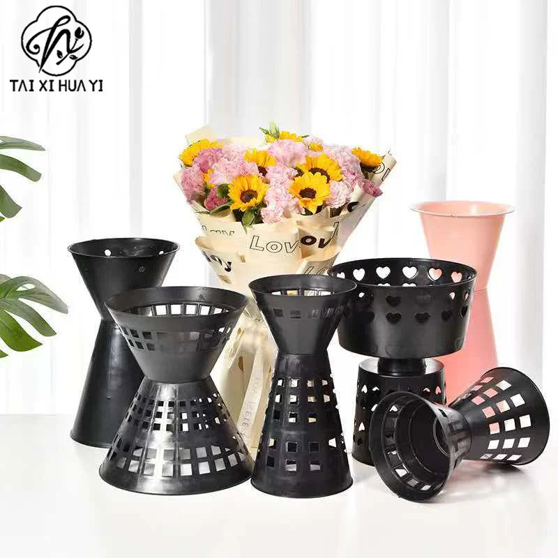 Christmas Design Plastic Container Flower Holder with Drainage Hole for Garden Use-Durable Modern Minimalist