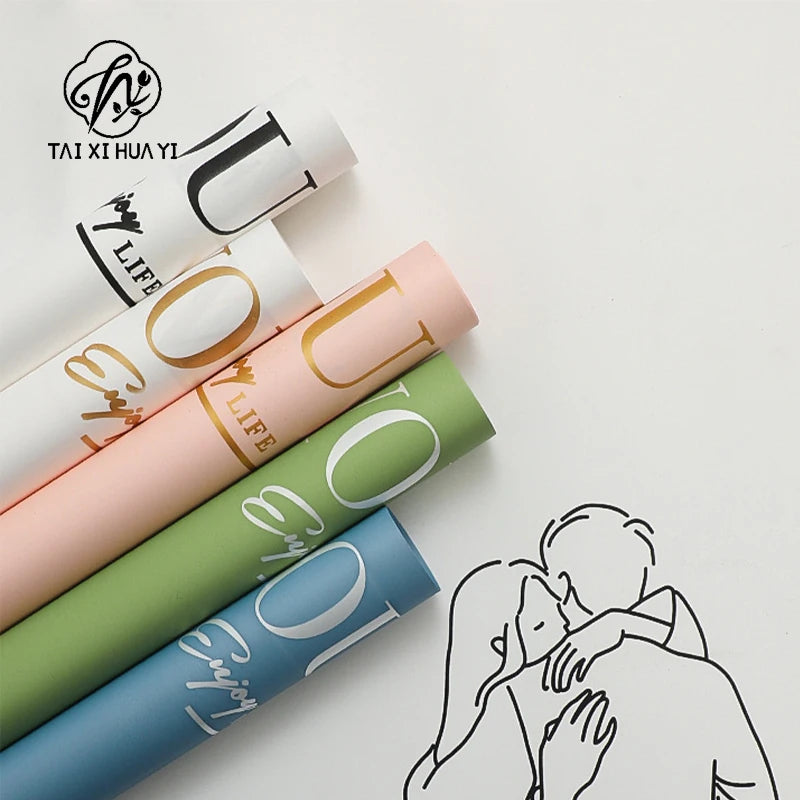 57*57cm Hug Pattern Flower Printed Waterproof Synthetic Paper Recyclable Custom Logo Decorative Gift Wrapping Materials