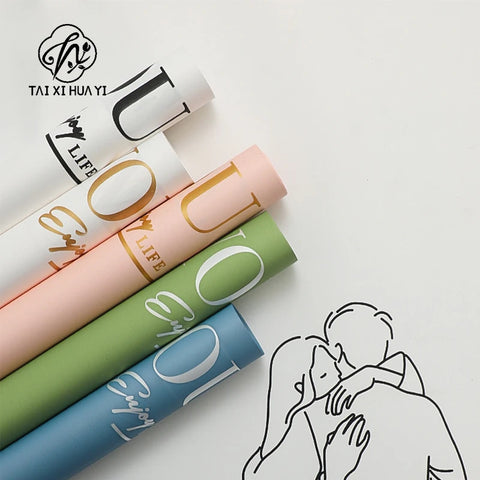 57*57cm Hug Pattern Flower Printed Waterproof Synthetic Paper Recyclable Custom Logo Decorative Gift Wrapping Materials