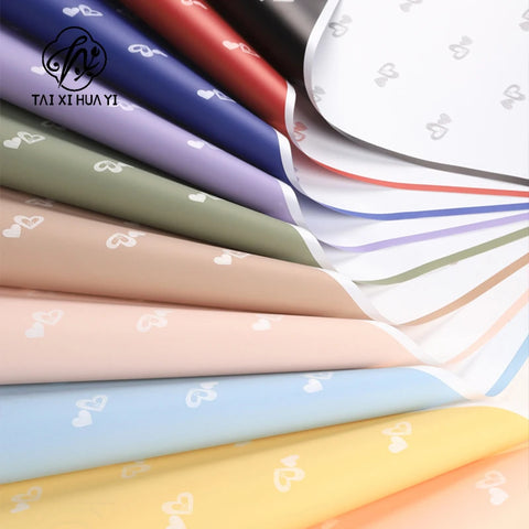 Happy Valentine's Day Waterproof Heart Flower Design Wrapping Paper Simple Bouquet Gift Packaging with PE Coating