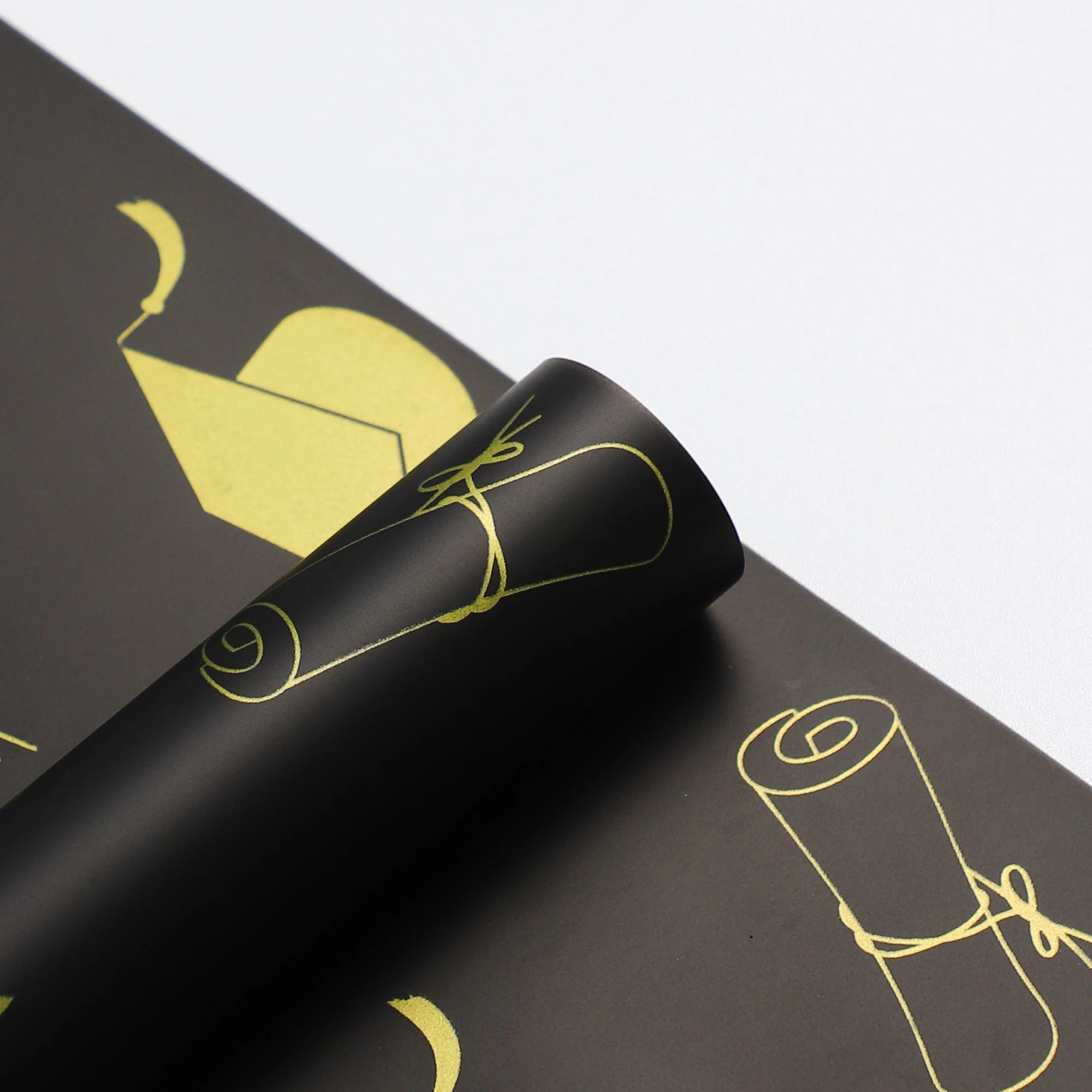Premium Quality Floral Bouquet Wrapping Paper Graduation Hat Printed Specialty PE Coated Gravure Printing Compatible