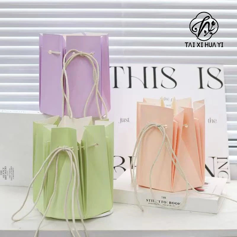 Eco-Friendly Kraft Paper Bouquet Packaging Bag Waterproof Flower Bag with Box Packaging Feature