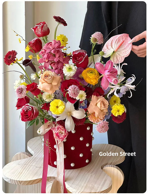 Portable Reusable Pearl & Swan Hugging Bucket High Texture Velvet Fabric Dot Flower Design Waterproof Gift Arrangement Bucket