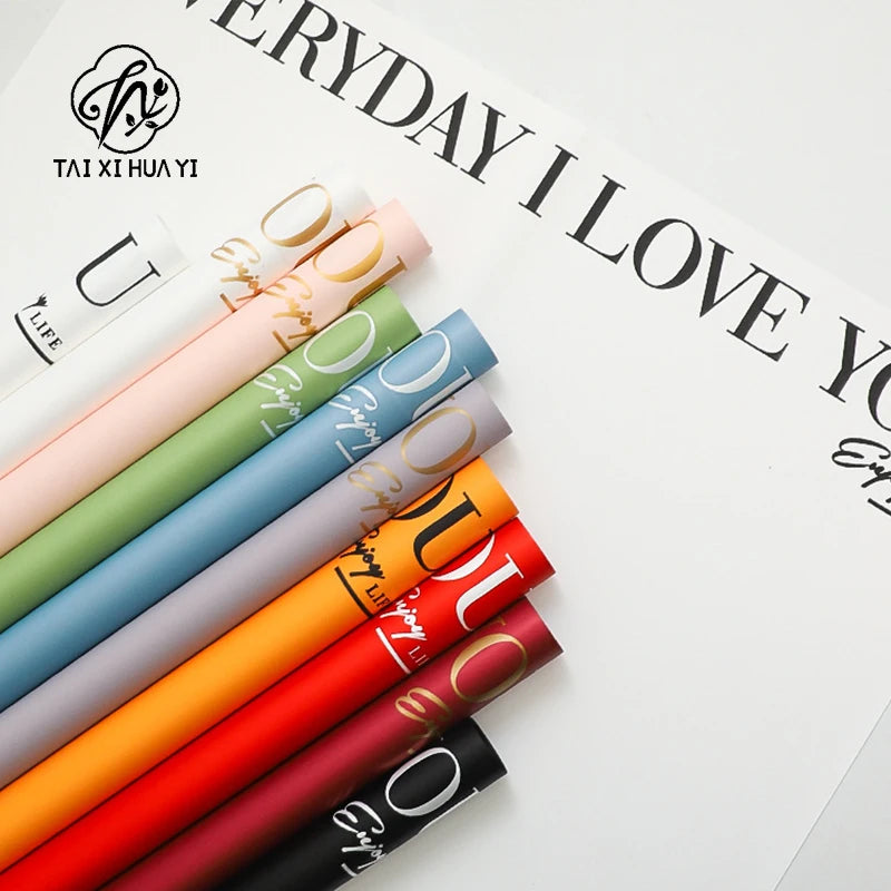 57*57cm Hug Pattern Flower Printed Waterproof Synthetic Paper Recyclable Custom Logo Decorative Gift Wrapping Materials