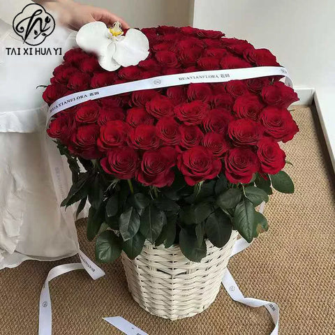 Valentine's Day Romantic Fresh Flower Bouquet Basket Oversized Woven Hug Bucket With Floral Decoration Materials for Lover Gifts
