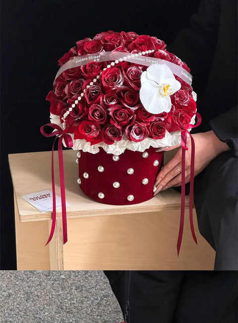 Portable Reusable Pearl & Swan Hugging Bucket High Texture Velvet Fabric Dot Flower Design Waterproof Gift Arrangement Bucket