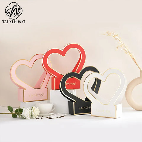 Luxury Gold Stamping Heart-Shaped Gift Boxes with Handle Offset Printing for Bouquets and Gifts