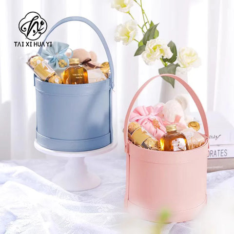 Elegant Handheld Leather Hug Boxes Paper Souvenir Flower Gift Boxes with Round Bucket for Bouquets