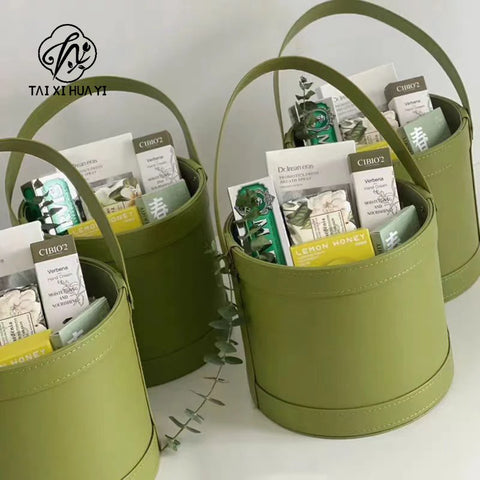 Elegant Handheld Leather Hug Boxes Paper Souvenir Flower Gift Boxes with Round Bucket for Bouquets