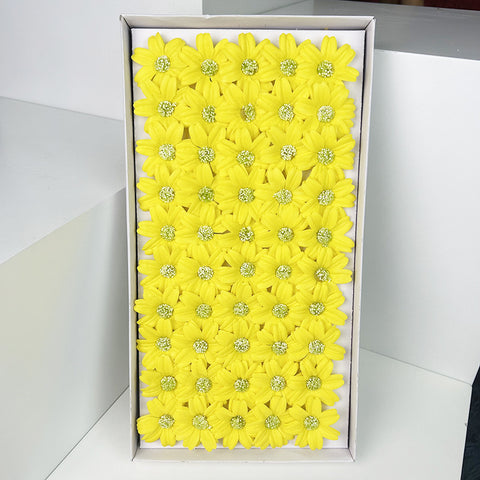 Valentine's Day bouquet gift box packaging materials wholesale, chamomile soap flower head materials wholesale factory direct sales