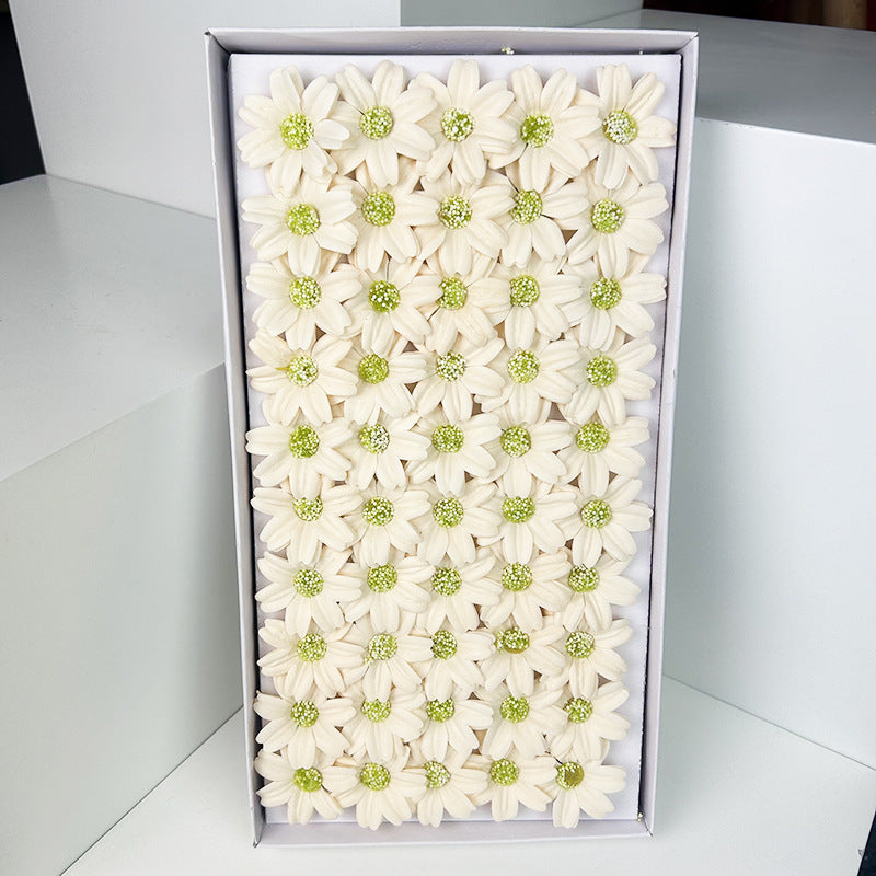 Valentine's Day bouquet gift box packaging materials wholesale, chamomile soap flower head materials wholesale factory direct sales