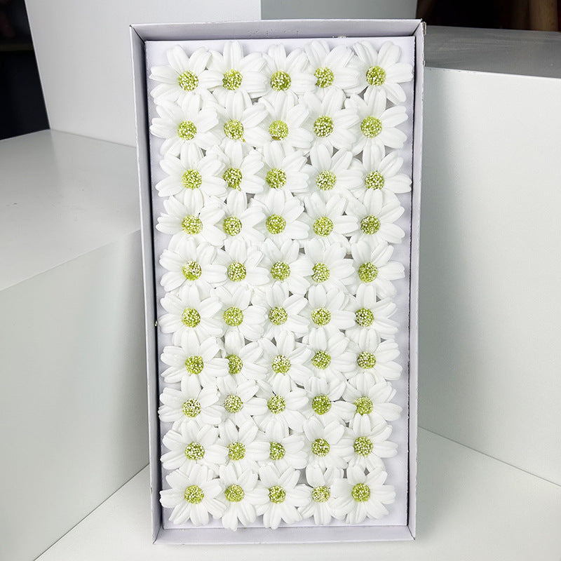 Valentine's Day bouquet gift box packaging materials wholesale, chamomile soap flower head materials wholesale factory direct sales