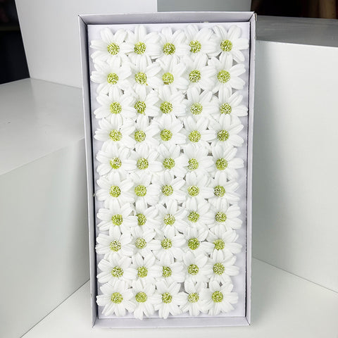 Valentine's Day bouquet gift box packaging materials wholesale, chamomile soap flower head materials wholesale factory direct sales