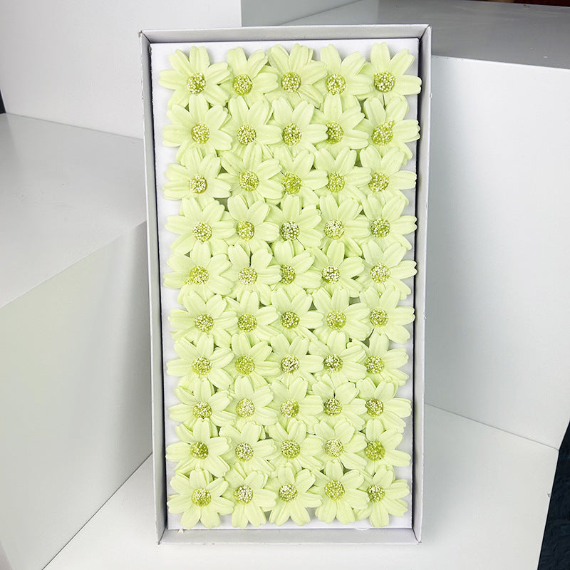 Valentine's Day bouquet gift box packaging materials wholesale, chamomile soap flower head materials wholesale factory direct sales
