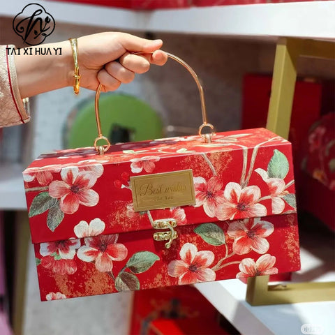Oil painting bronzing Chinese relief advanced light luxury happy candy box with hand gift custom portable gift box red fabric source manufacturer